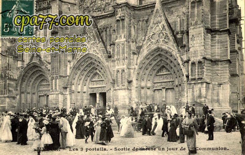 Meaux (Seine-et-Marne) - Les 3 Portails – Sortie de mess un jour de 1ere Communion