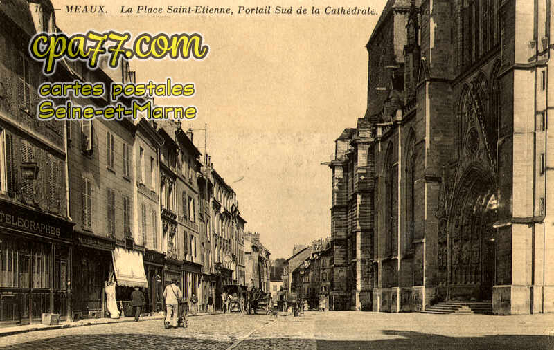 Meaux (Seine-et-Marne) - La Place Saint-Etienne, Portail Sud de la Cathédrale