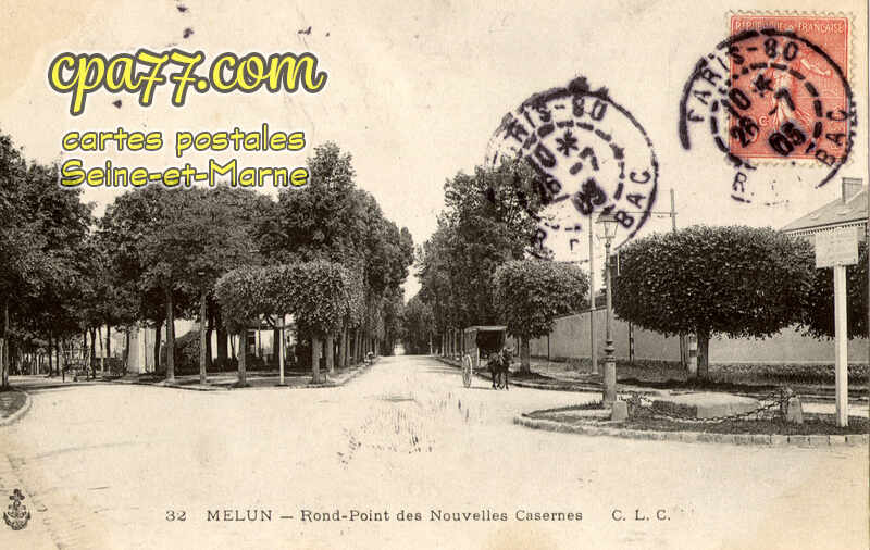 Melun (Seine-et-Marne) - Rond-Point des Nouvelles Casernes