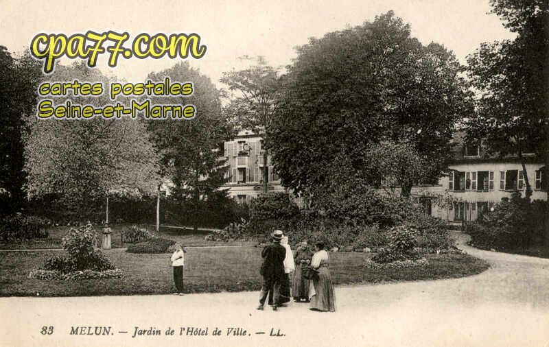 Melun (Seine-et-Marne) - Jardin de l&rsquo;Hotel de Ville