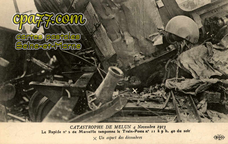 Melun (Seine-et-Marne) - Catastrophe de Melun 4 Novembre 1913 – Le Rapide n° 2 de Marseille tamponne le Train-Poste n° 11 à 9h40 du soir – Un aspect des décombres