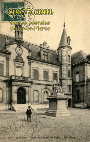 Melun (Seine-et-Marne) - Cour de l&rsquo;Hôtel de Ville