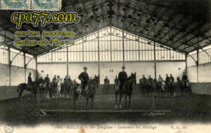 Melun (Seine-et-Marne) - 18e Dragons – Intérieur du Manège