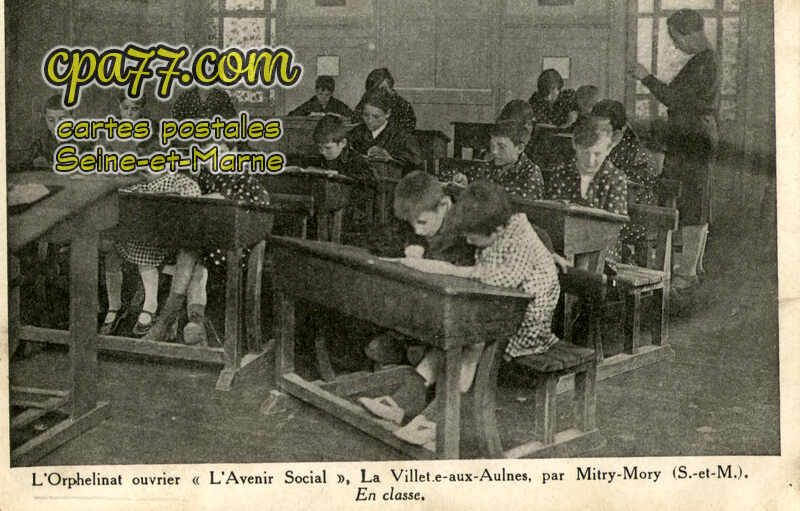 Mitry Mory (Seine-et-Marne) - L&rsquo;Orphelinat ouvrier « L&rsquo;Avenir Social » La Villette-aux-Aulnes – En classe