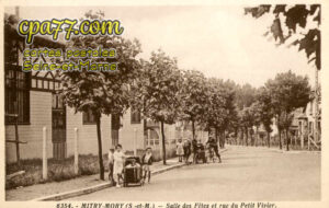 Mitry Mory (Seine-et-Marne) - Salle des Fêtes et rue du Petit Vivier