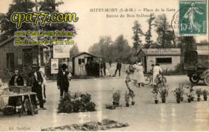 Mitry Mory (Seine-et-Marne) - Place de la Gare – Entrée du Bois St-Denis