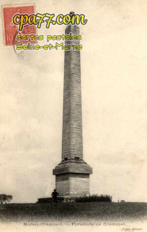 Moissy Cramayel (Seine-et-Marne) - Pyramide de Cramayel