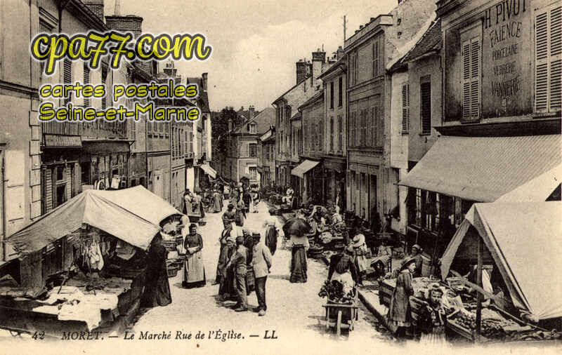 Moret Sur Loing (Seine-et-Marne) - Le Marché Rue de l&rsquo;Eglise