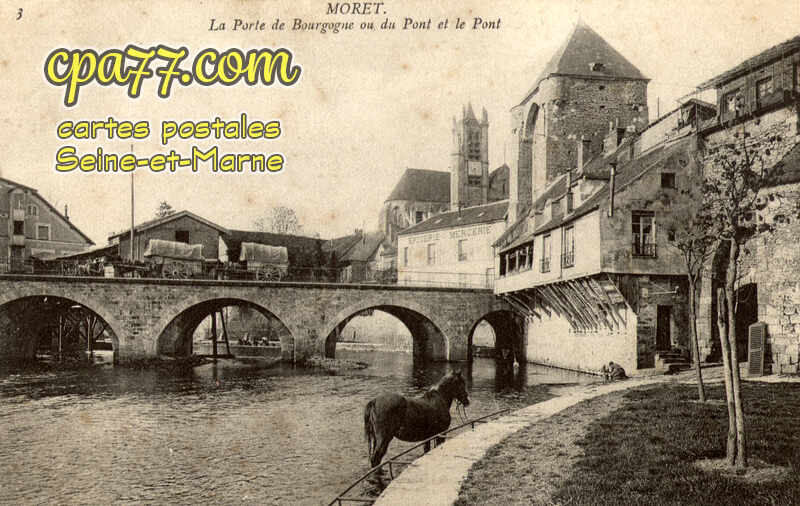 Moret Sur Loing (Seine-et-Marne) - La Porte de Bourgogne vue du Pont et le Pont