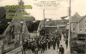 Moret Sur Loing (Seine-et-Marne) - Concours de Pêche du 21 Juillet 1912 – Le Défilé sur le Pont