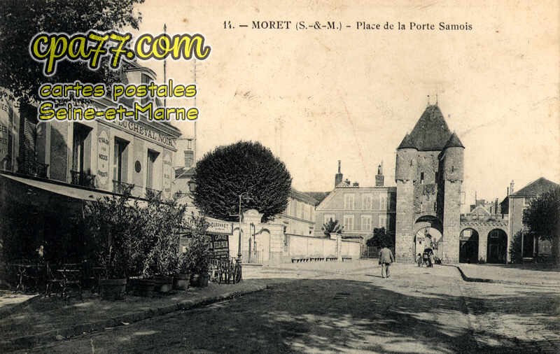 Moret Sur Loing (Seine-et-Marne) - Place de la Porte Samois