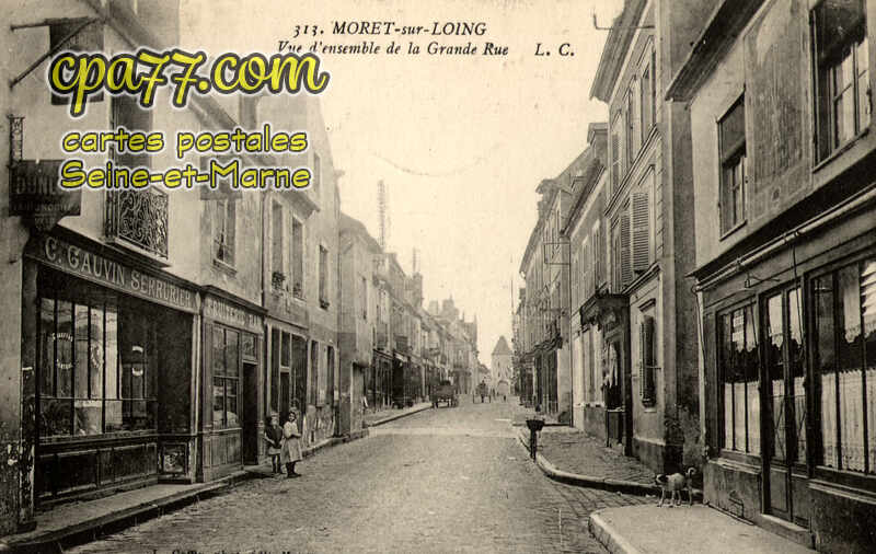 Moret Sur Loing (Seine-et-Marne) - Vue d&rsquo;ensemble de la Grande Rue