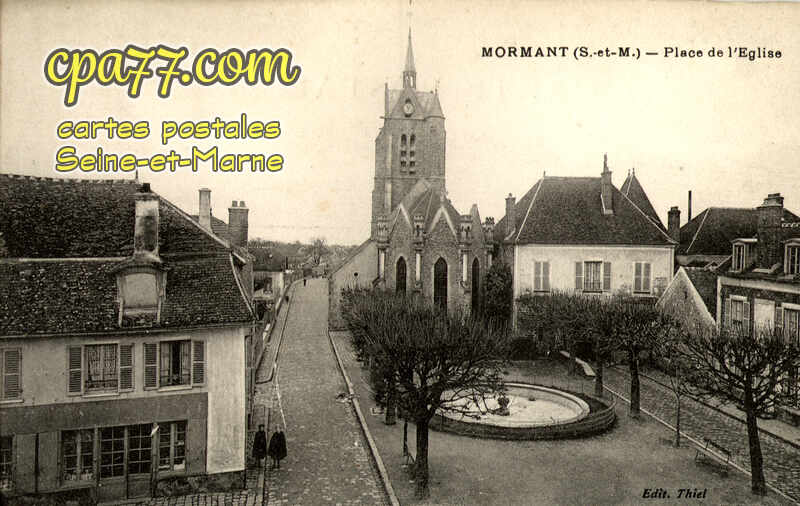 Mormant (Seine-et-Marne) - Place de l&rsquo;Eglise