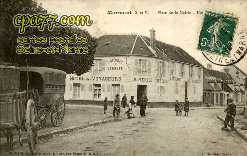 Mormant (Seine-et-Marne) - Place de la Mairie – Hôtel des Voyageurs