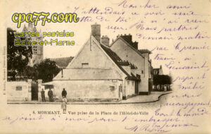 Mormant (Seine-et-Marne) - Vue prise de la Place de l&rsquo;Hôtel-de-Ville