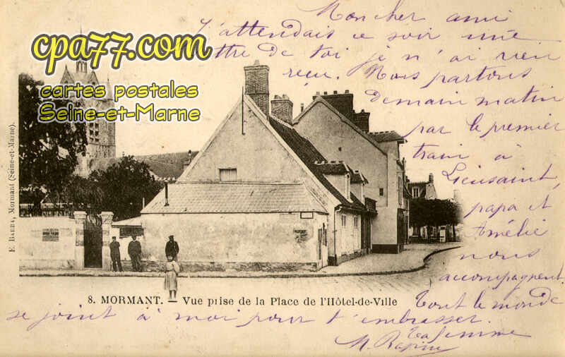Mormant (Seine-et-Marne) - Vue prise de la Place de l&rsquo;Hôtel-de-Ville