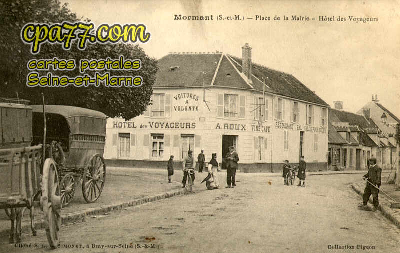 Mormant (Seine-et-Marne) - Place de la Mairie – Hôtel des Voyageurs