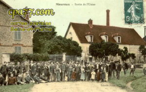 Mouroux (Seine-et-Marne) - Sortie de l&rsquo;Usine