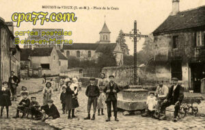 Moussy Le Vieux (Seine-et-Marne) - Place de la Croix