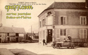 Nandy (Seine-et-Marne) - Carrefour de la Grande rue et de la rue des Ecoles