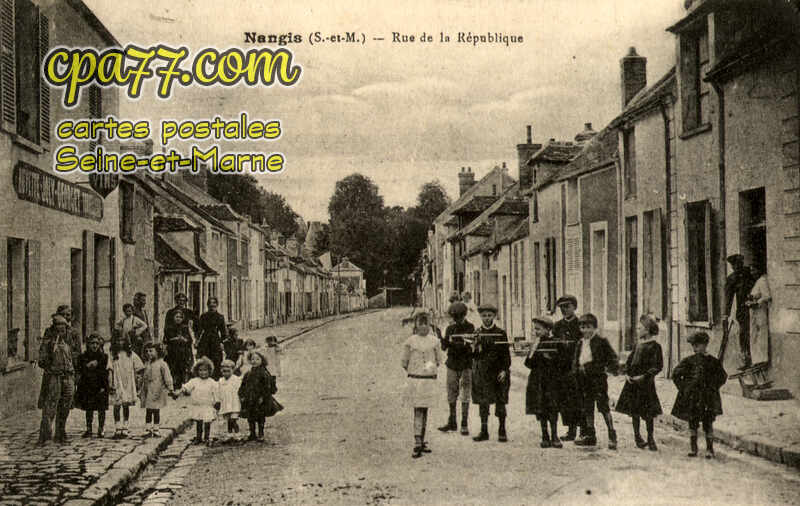 Nangis (Seine-et-Marne) - Rue de la République