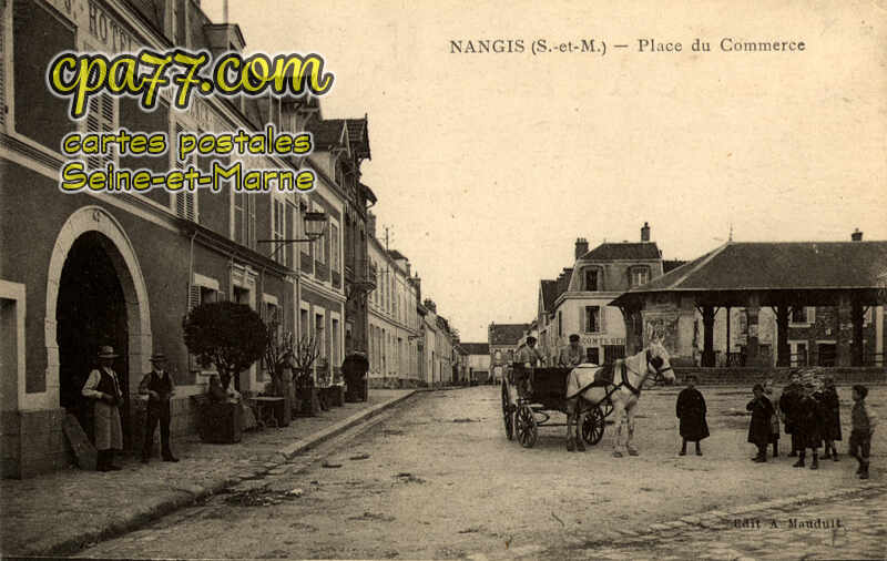 Nangis (Seine-et-Marne) - Place du Commerce