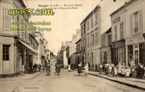 Nangis (Seine-et-Marne) - Rue de la Poterie – Vue prise de la Place de la Halle