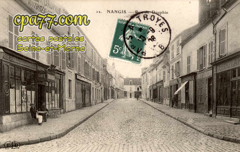 Nangis (Seine-et-Marne) - Rue du Dauphin