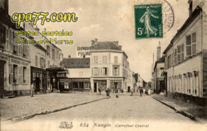 Nangis (Seine-et-Marne) - Carrefour Central