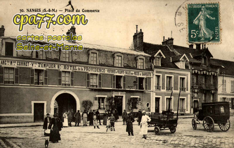 Nangis (Seine-et-Marne) - Place du Commerce