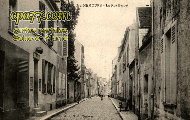 Nemours (Seine-et-Marne) - La Rue Bezout