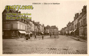 Nemours (Seine-et-Marne) - Place de la République