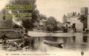 Nemours (Seine-et-Marne) - Une Vue sur le Loing vers le Château