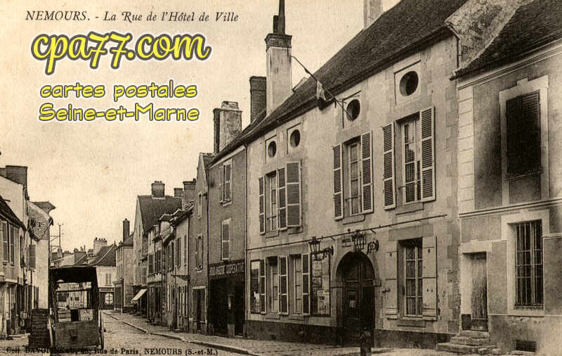Nemours (Seine-et-Marne) - La Rue de l&rsquo;Hôtel de Ville