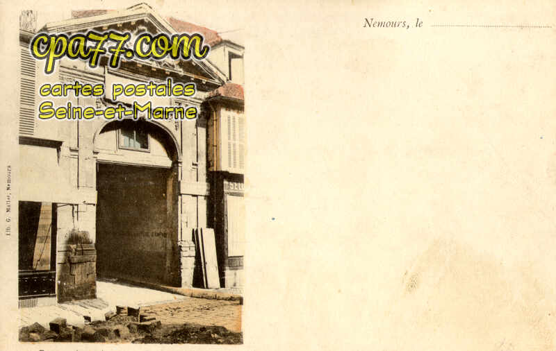 Nemours (Seine-et-Marne) - Porte d&rsquo;Entrée de la Cour du Château