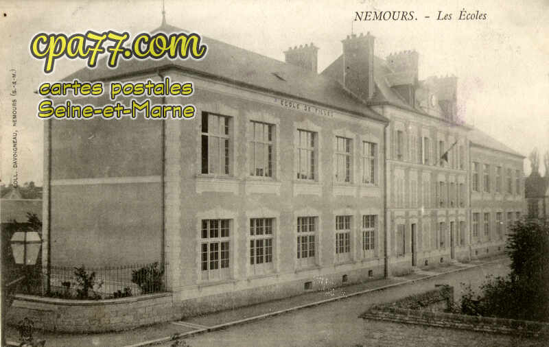 Nemours (Seine-et-Marne) - Les Ecoles