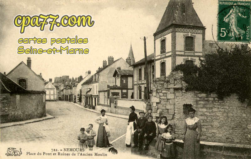 Nemours (Seine-et-Marne) - Place du Pont et Ruines de l&rsquo;Ancien Moulin