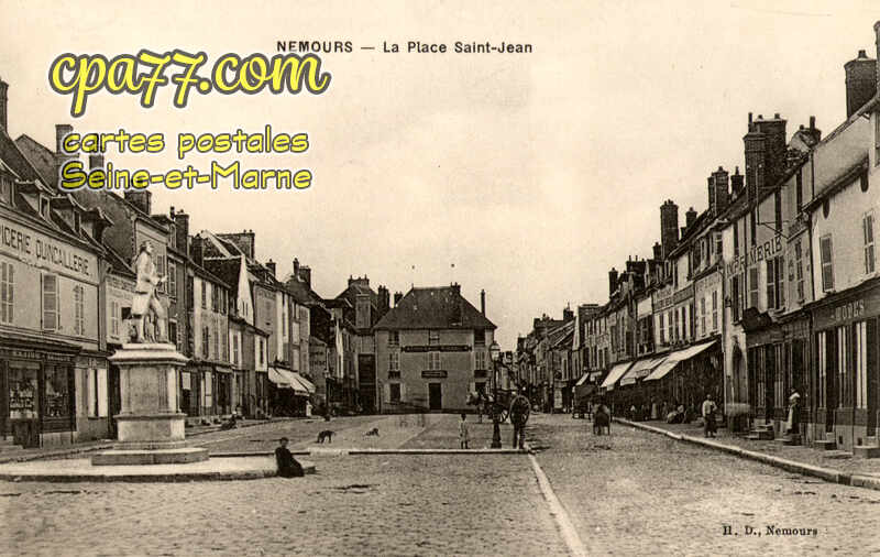 Nemours (Seine-et-Marne) - La Place Saint-Jean