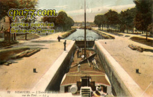 Nemours (Seine-et-Marne) - L’Entrée des Ecluses vue du Pont