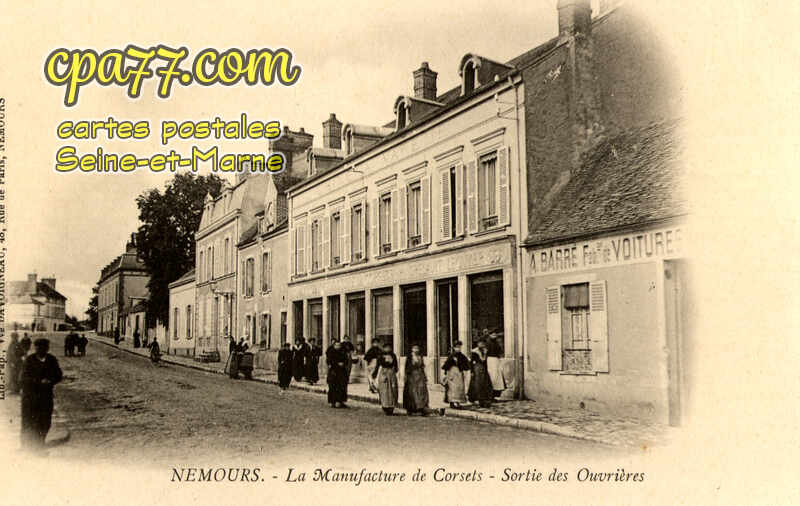 Nemours (Seine-et-Marne) - La Manufacture de Corsets – Sortie des Ouvrières