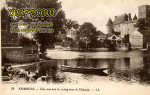 Nemours (Seine-et-Marne) - Une vue sur le Loing vers le Château
