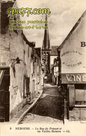 Nemours (Seine-et-Marne) - La Rue du Prieuré et les Vieilles Maisons