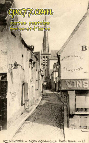 Nemours (Seine-et-Marne) - La Rue du Prieuré et les vieilles maisons