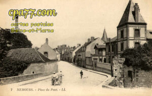 Nemours (Seine-et-Marne) - Place du Pont