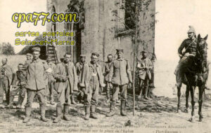 Chauconin Neufmontiers (Seine-et-Marne) - La Grande Guerre 1914 – Prisonniers allemands de la Croix-Rouge sur la place de l’église