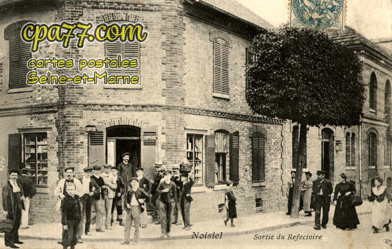 Noisiel (Seine-et-Marne) - Sortie du Réfectoire