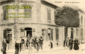 Noisiel (Seine-et-Marne) - Sortie du Réfectoire