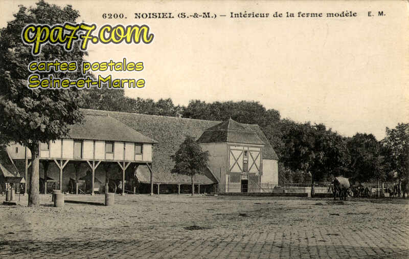 Noisiel (Seine-et-Marne) - Intérieur de la ferme modèle