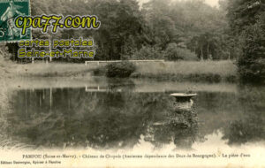 Pamfou (Seine-et-Marne) - Château de Chapuis (Ancienne dépendance des Ducs de Bourgogne). La pièce d&rsquo;eau