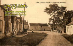 Pamfou (Seine-et-Marne) - Place de la République